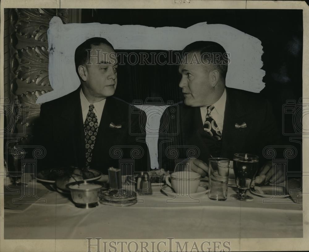 1948 Press Photo White Sox manager Leslie O'Connor and Rogers Hornsby, hitter