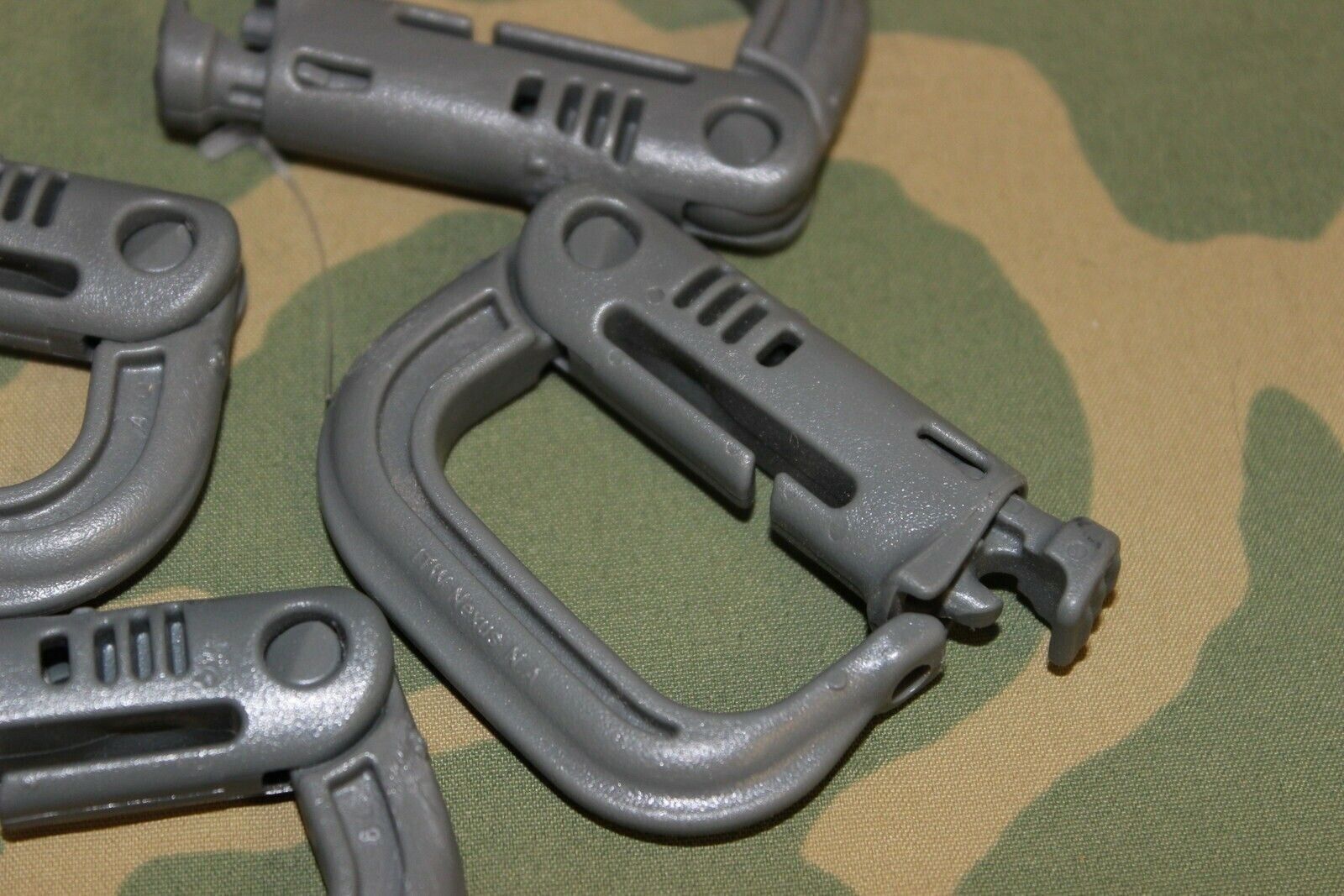 5 UCP Grey Tactical MOLLE ITW Nexus Grimloc Locking D-Ring Caribiner FLC