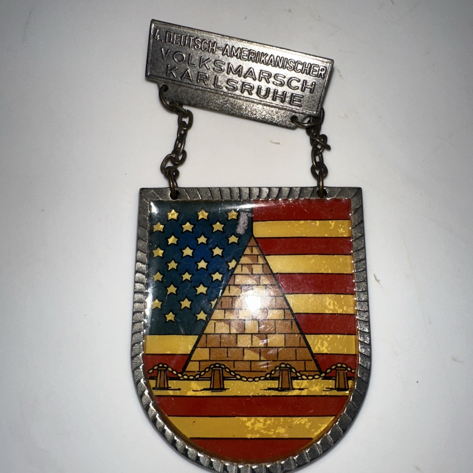 This item is a vintage Deutsch-Amerikanischer Volksmarsch Karlsruhe commemorati