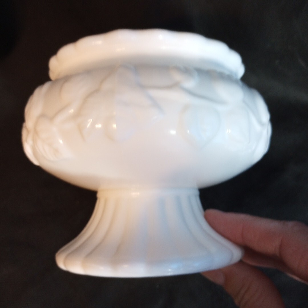 Vintage Napco White Milk Glass Planter Embossed Tulip Vine Pattern 4.75\