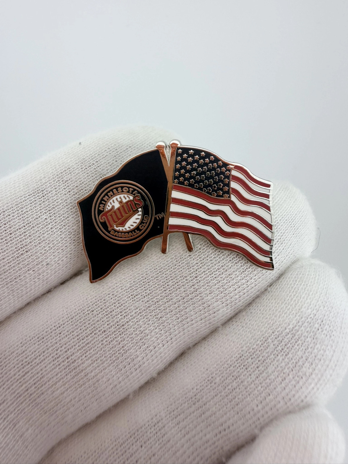 2013 Minnesota Twins American Flag Crossed-flags Pin - ProSpecialties