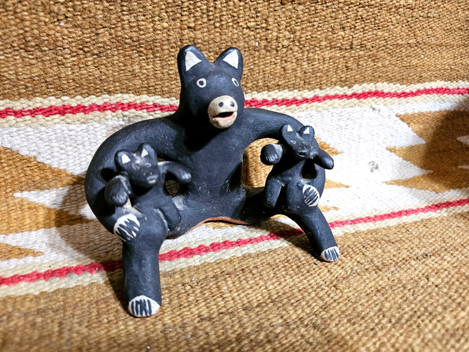 NATIVE AMERICAN COCHITI PUEBLO BEAR FOLK ART STORYTELLER 2 CUBs MARTHA ARQUERO NATIVE AMERICAN COCHITI PUEBLO BEAR FOLK ART STORYTELLER 2 CUBs MARTHA ARQUERO