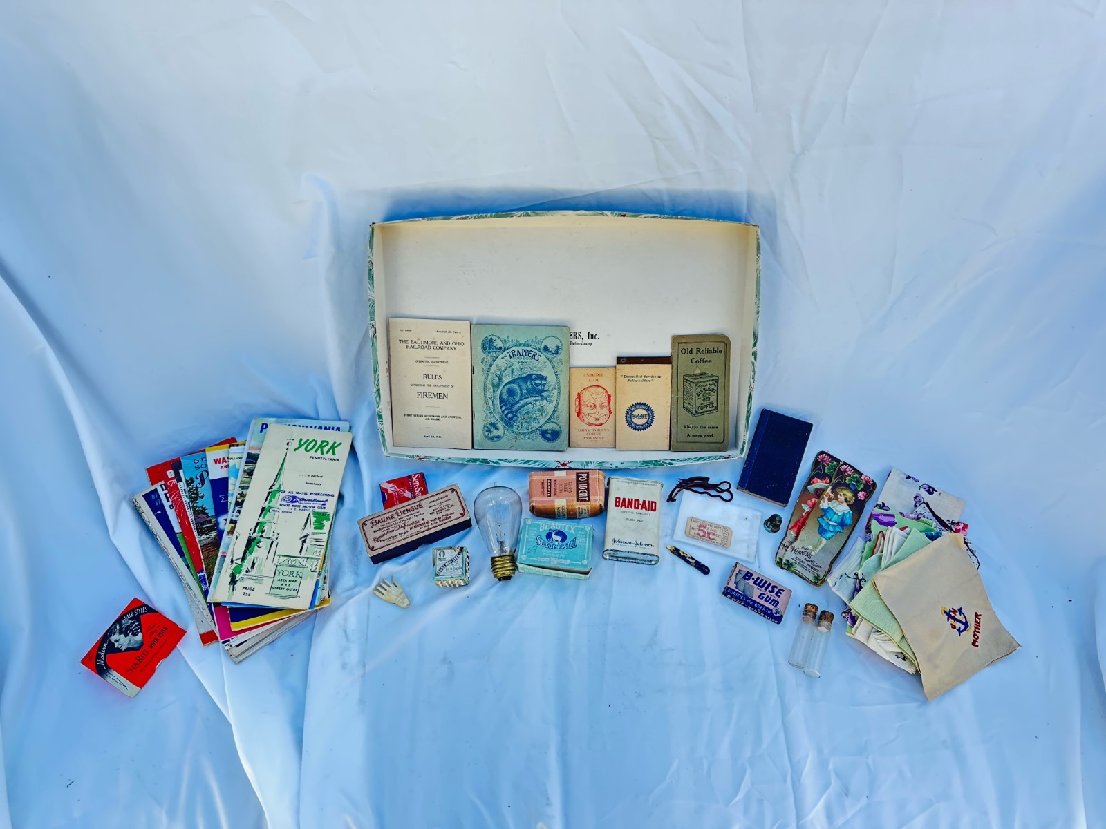 Vintage Ephemera Advertising Lot B&O Railroad Booklet Tins Bulb As Pictured