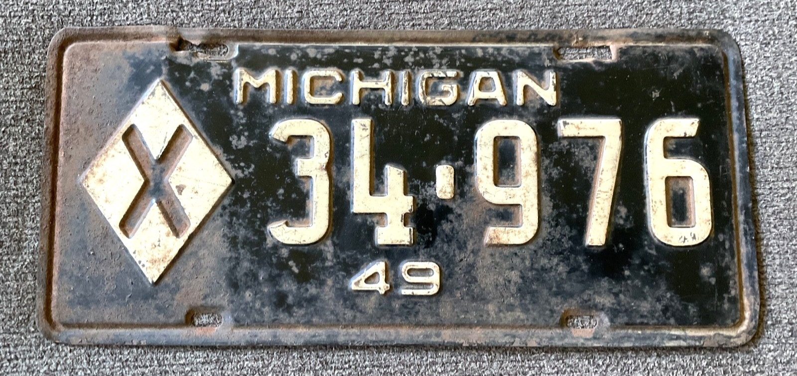 RARE 1949 MICHIGAN MUNICIPAL LICENSE PLATE ORIGINAL WITH WEAR CITY STATE CAR ETC