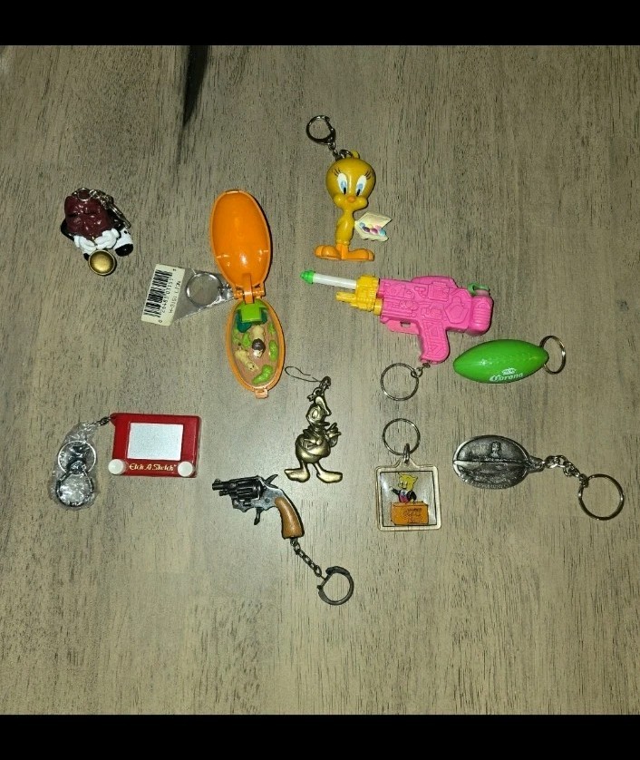 Lot Of 10 Vintage Keychains