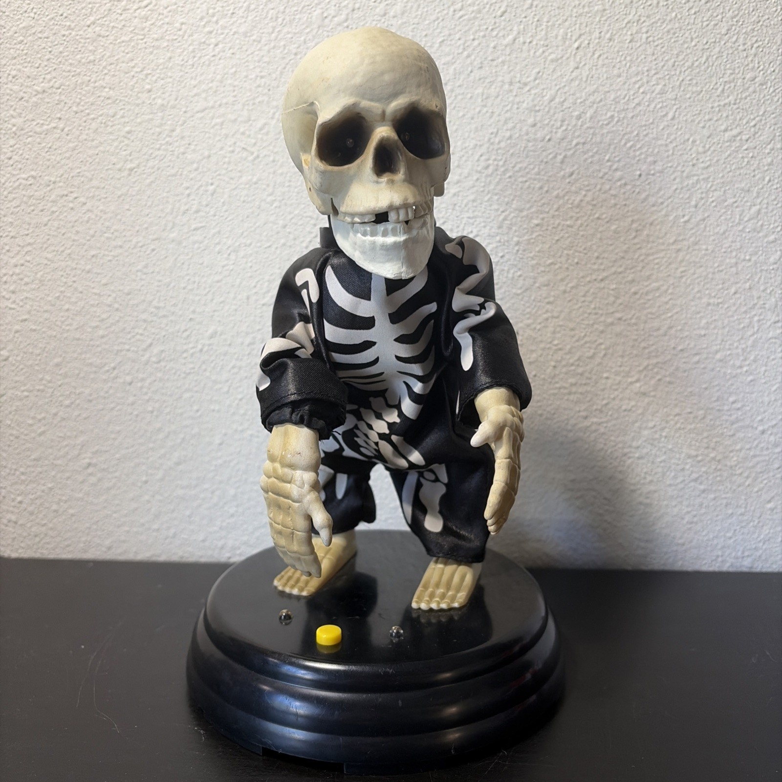 Gemmy Groovin Ghoul Dancing Skeleton Plays  “Groove Line”