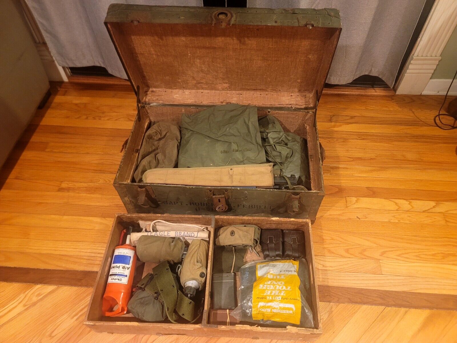 WW2 WWII US Army Footlocker w/ Tray Portable Chest Trunk Military Full Of Gear