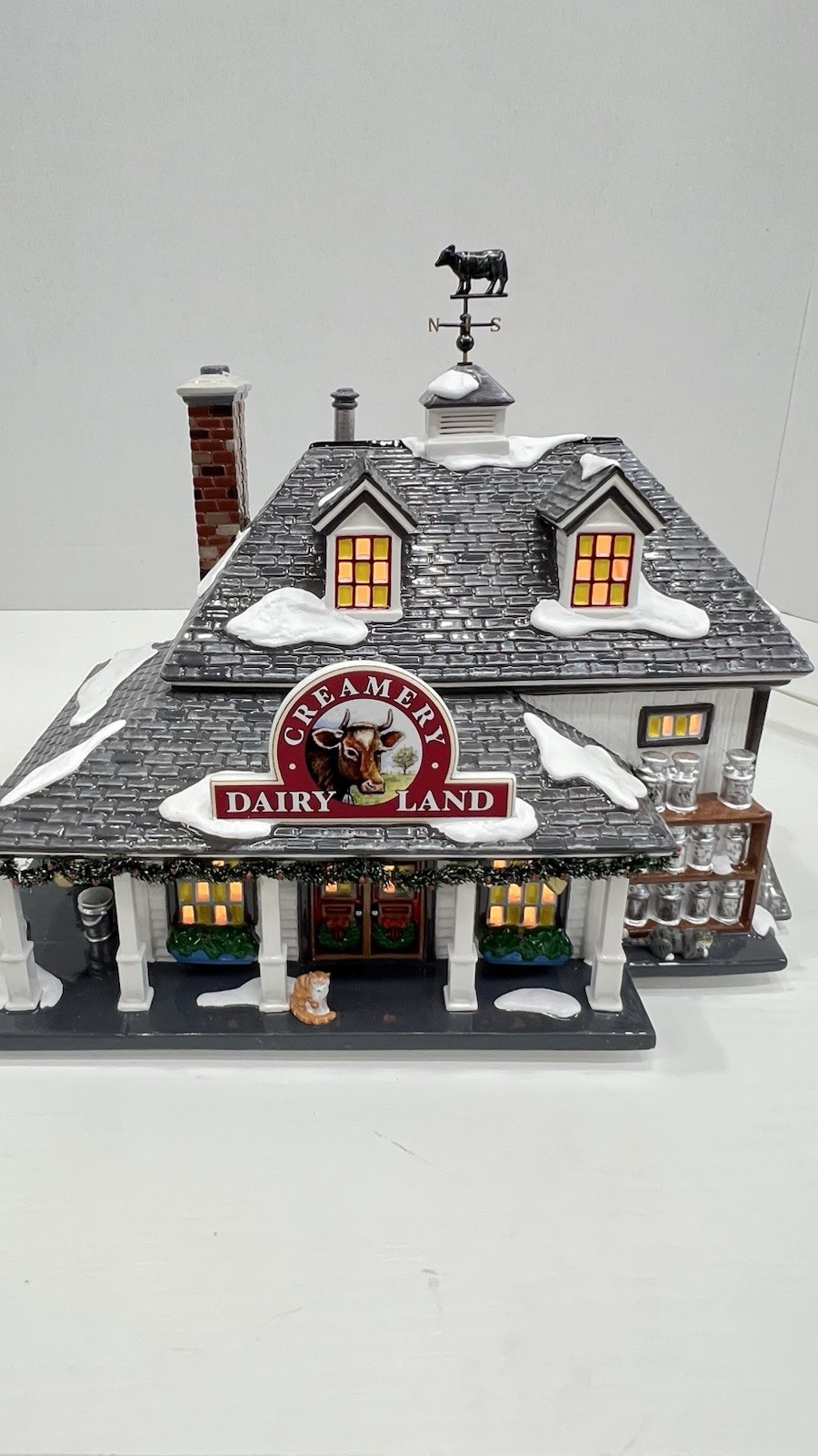 Dept 56 Snow Village “ Dairy Land Creamery” 55308 Retired 2002 Brand New Dept 56 Snow Village “ Dairy Land Creamery” 55308 Retired 2002 Brand New
