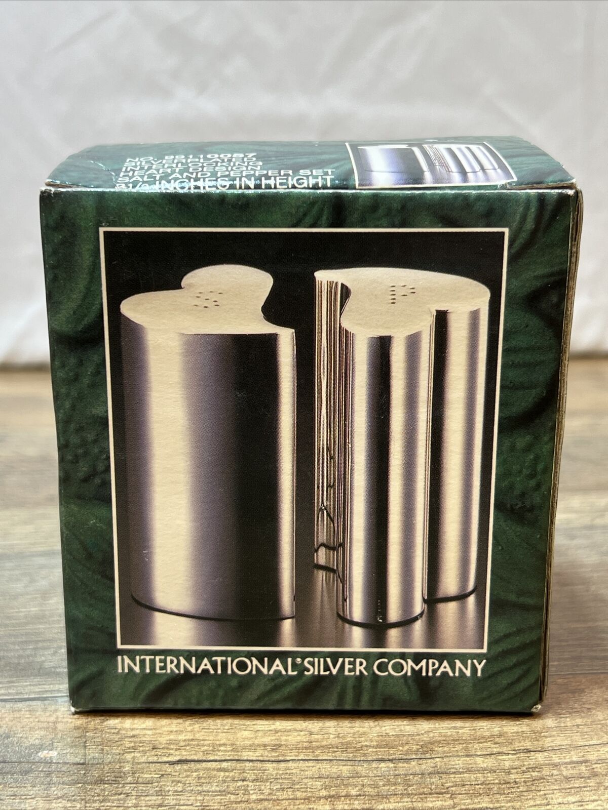 International Silver Interlocking Tall Salt Pepper Shaker Hearts New In Box