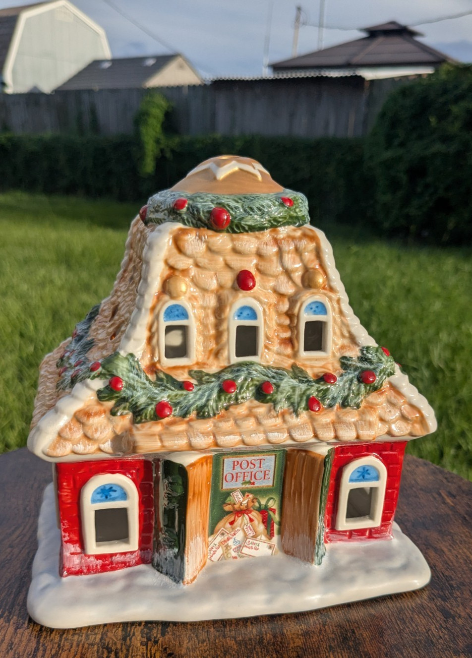 Villeroy & Boch NWOT North Pole Express Post Office Candle House