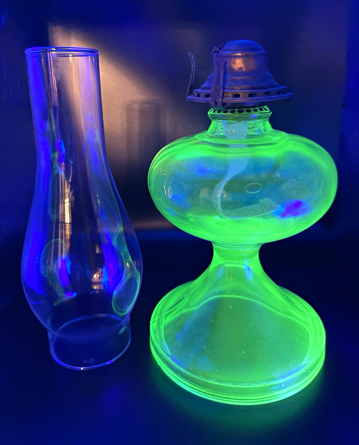 Vintage Green Glass Pedestal Oil Lamp Queen Anne No 2 Brass Burner Chimney Works Vintage Green Glass Pedestal Oil Lamp Queen Anne No 2 Brass Burner Chimney Works