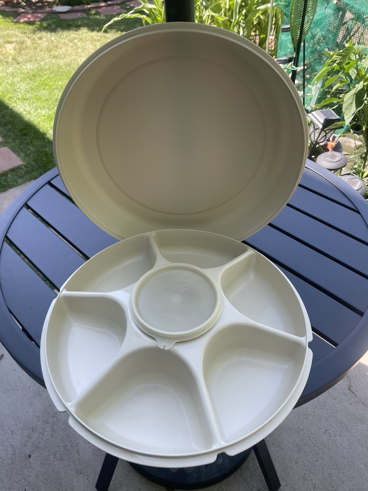 TUPPERWARE Serving Center 6-Part Divided Party Veggie Snack & Dip Tray 1665 1667