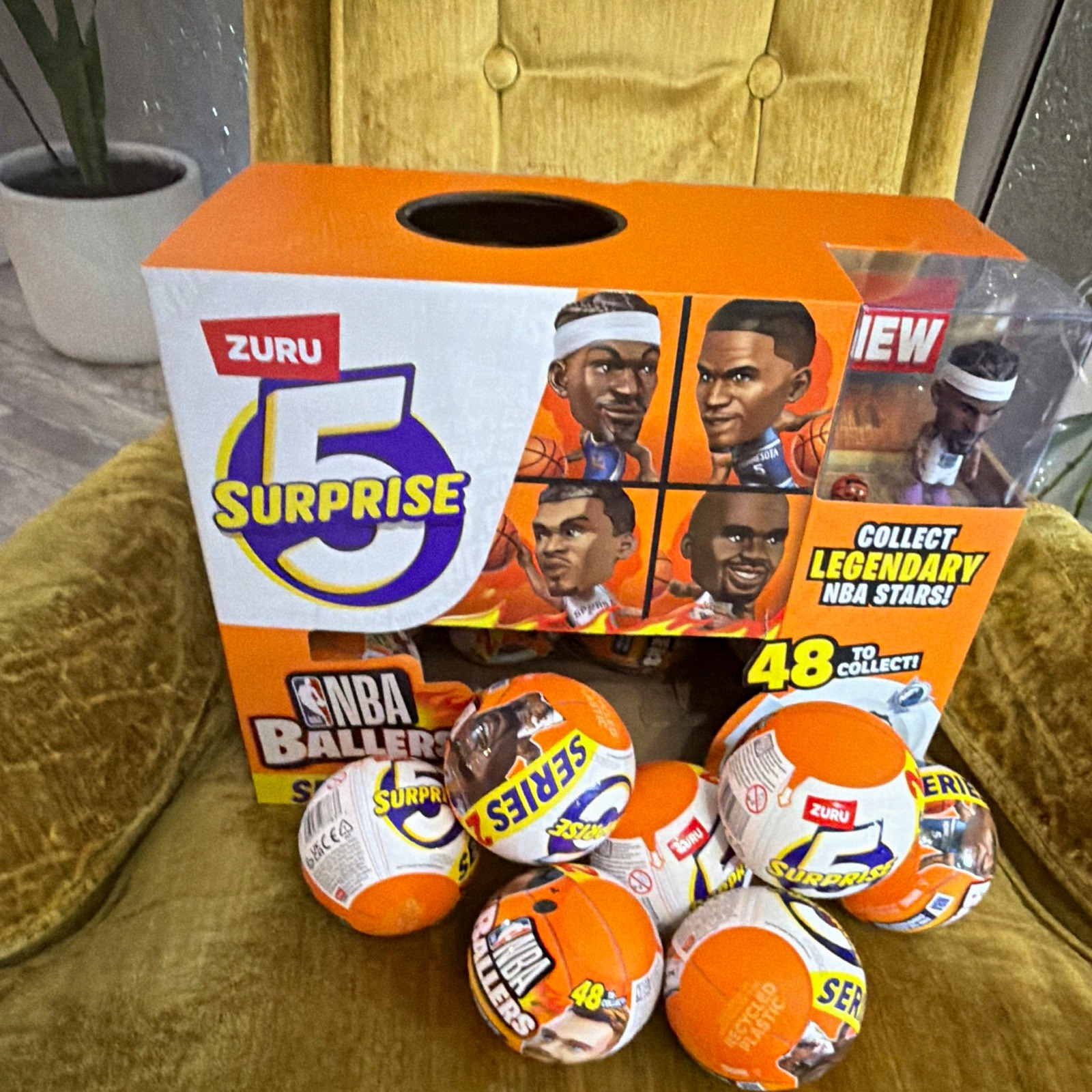 11- ZURU 5 Surprise NBA Ballers Mystery Basketball Figure Display Box, w DISPLAY