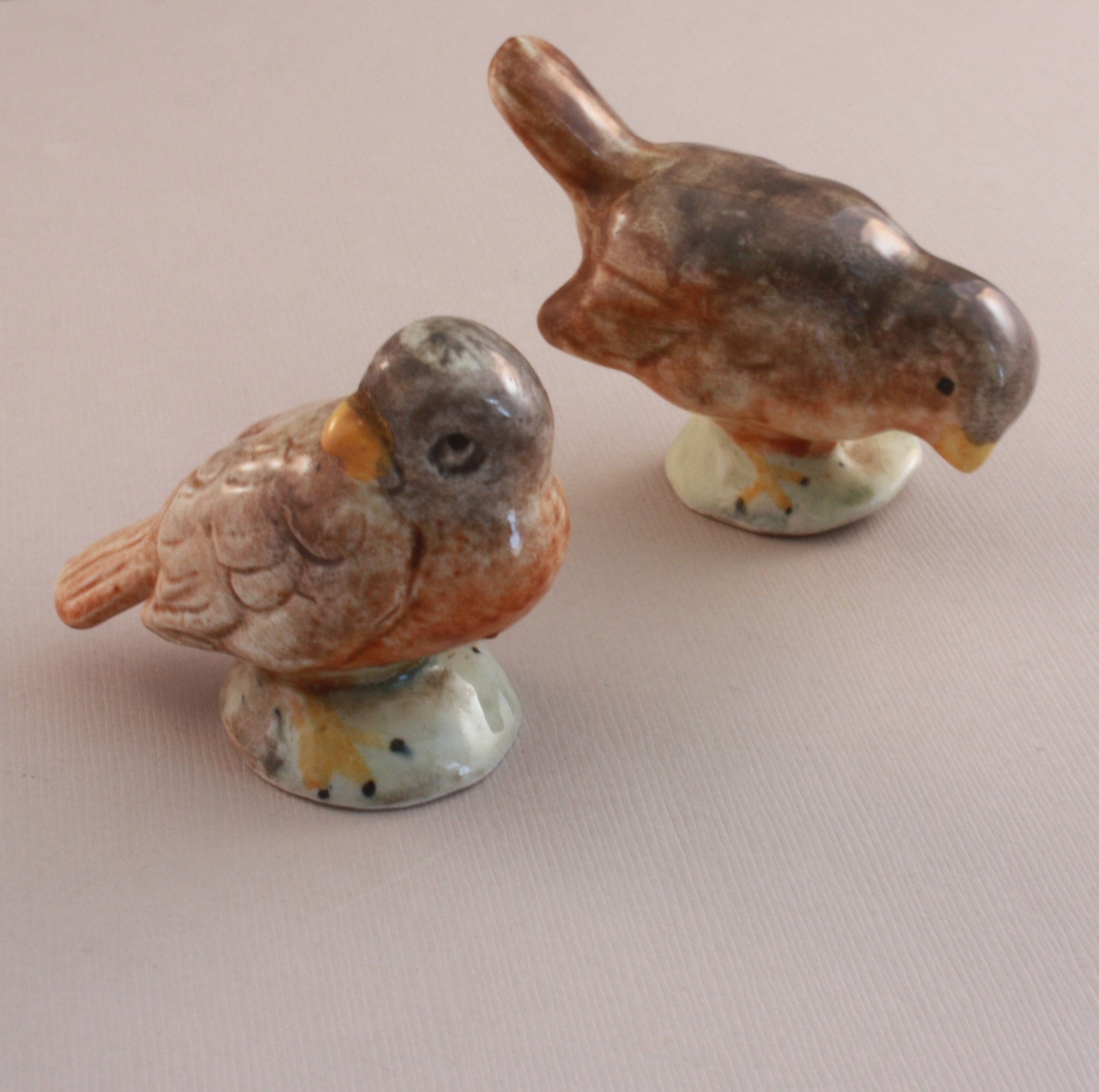 Vintage bird figurines unmarked pair of brown birds
