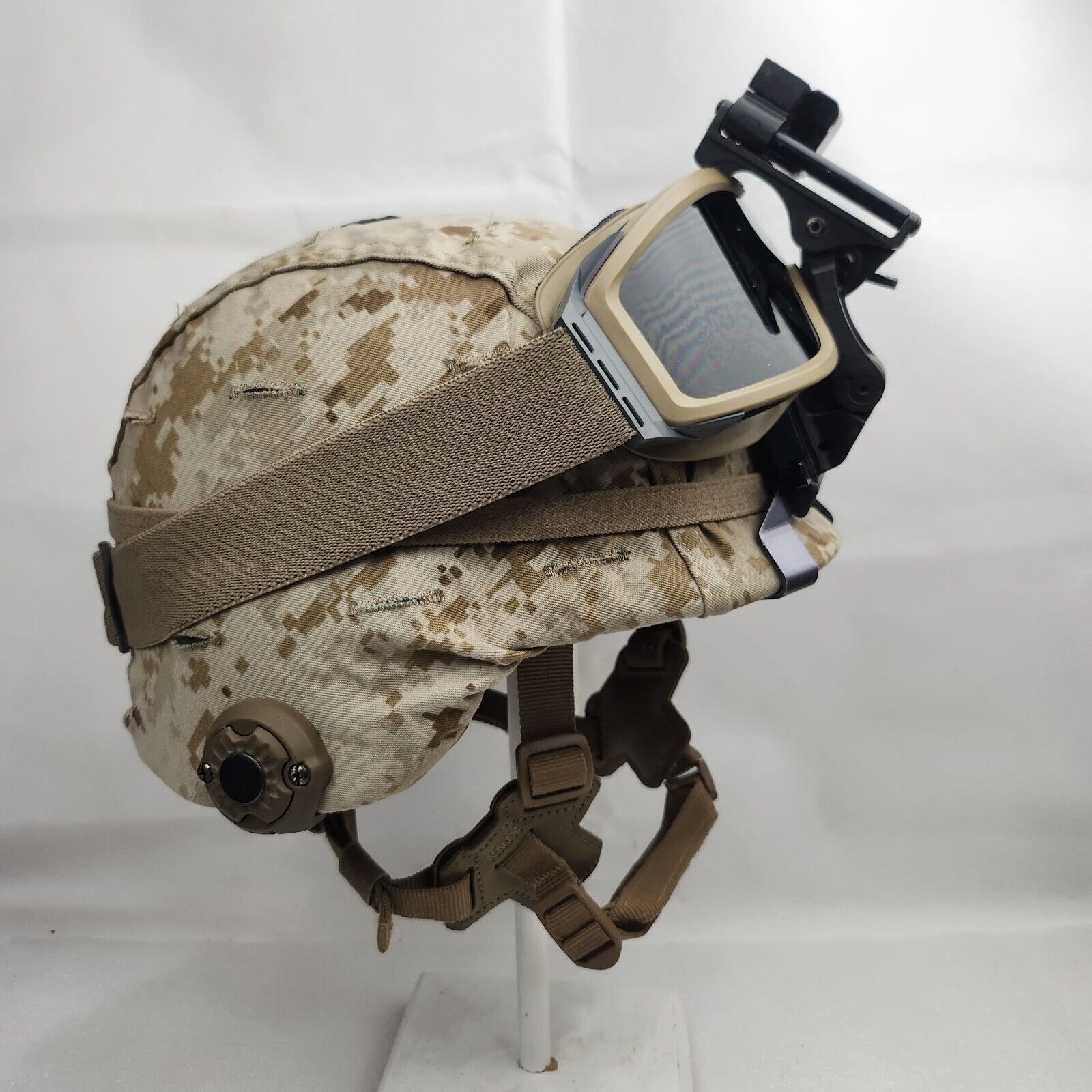 Medium USMC LWH BAE Lightweight Helmet Norotos Mount Streamlight Mount Marine