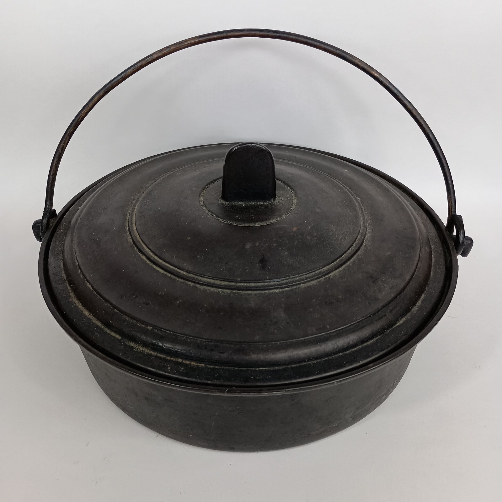 Antique 1800s Cast Iron Shallow Dutch Oven w Lid & Bail Handle 10\