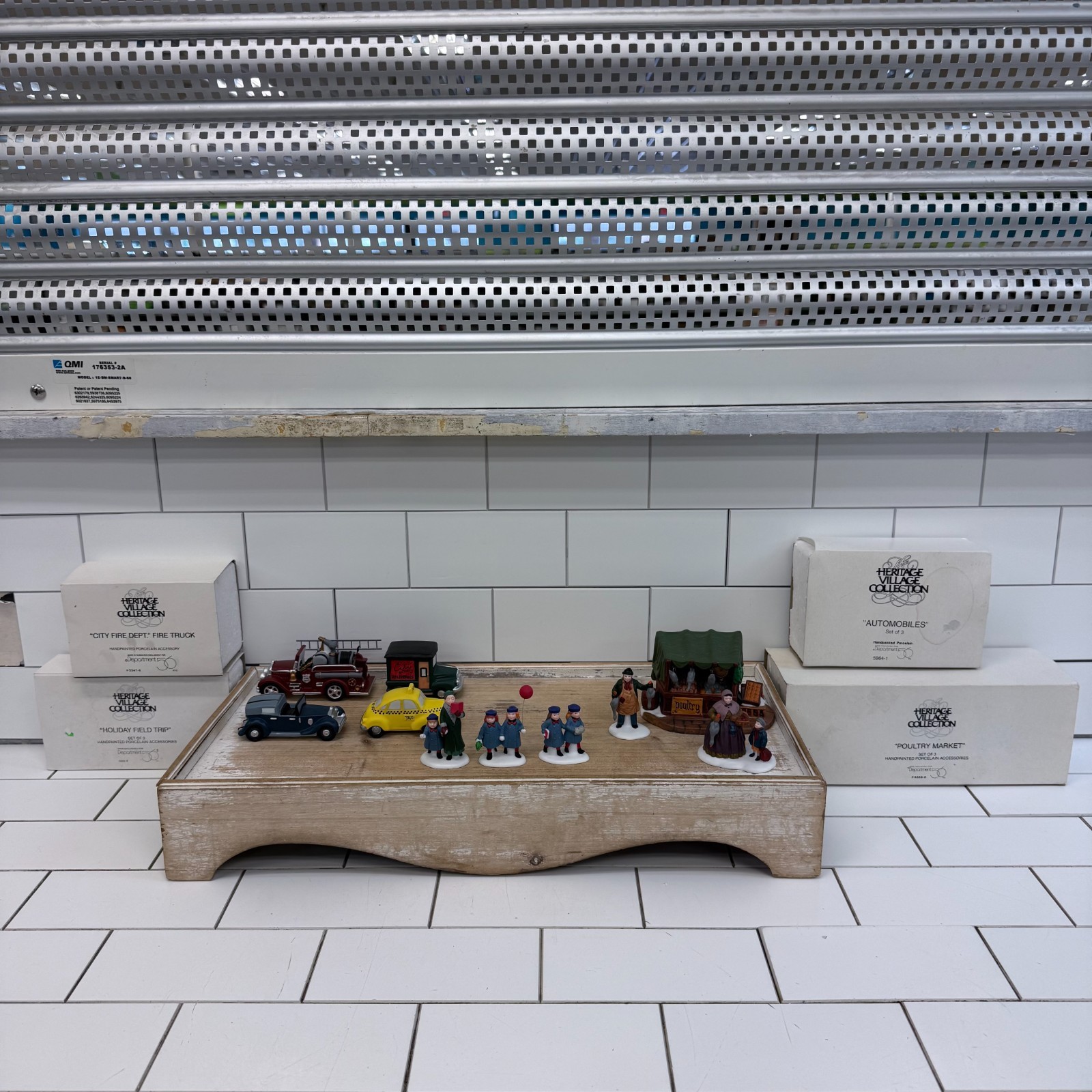 Department 56 Heritage Village Accessory Lot 10 Pieces Boxed 1990s Department 56 Heritage Village Accessory Lot 10 Pieces Boxed 1990s