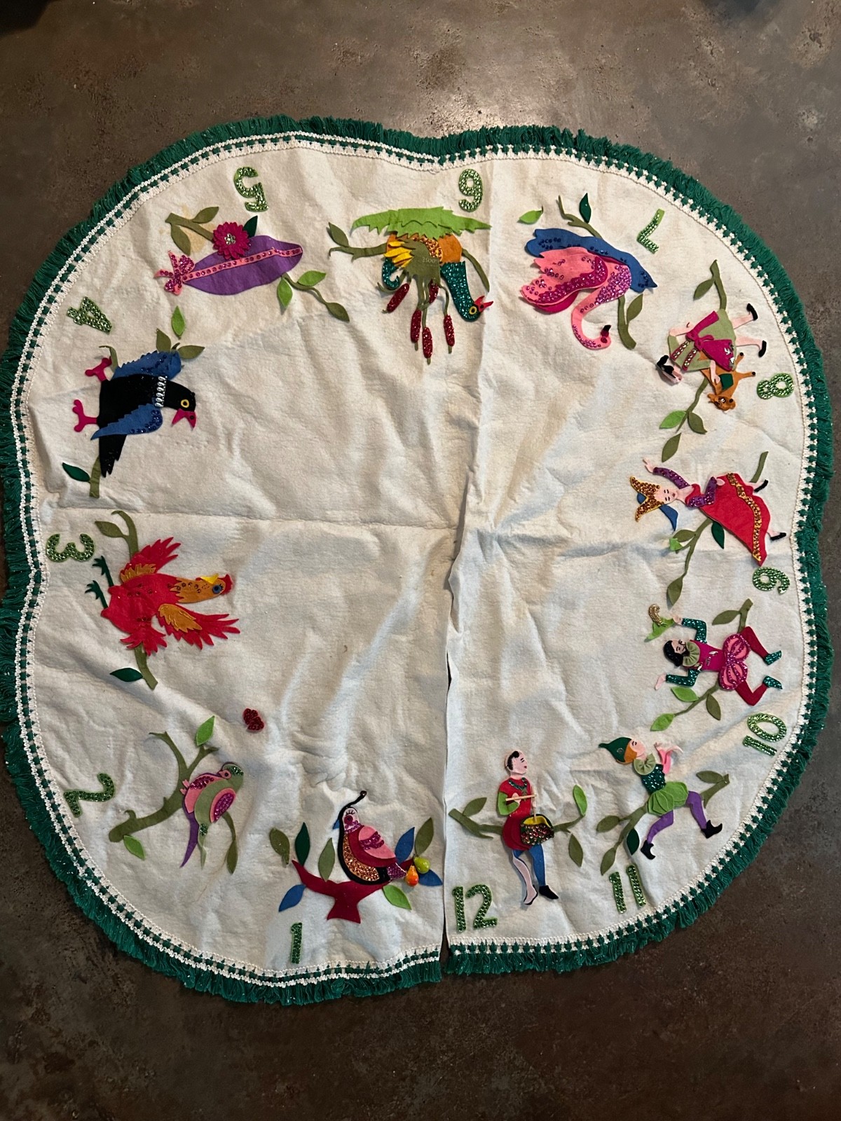 EXQUISITE VINTAGE CUSTOM MADE FELT TREE SKIRT 12 DAYS OF CHRISTMAS 52” DIAMETER