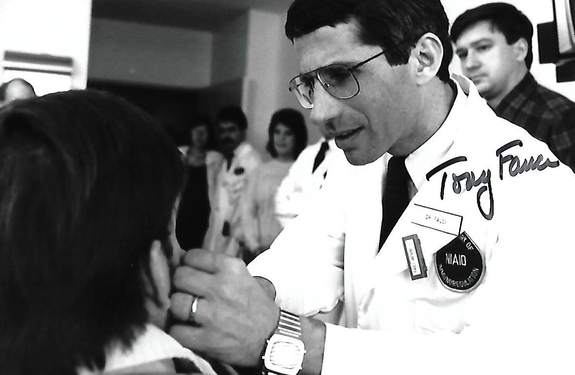 Dr. Anthony Fauci signed-auto 4x6 photo Covid 19 AIDS Scientist RARE COA LOOK
