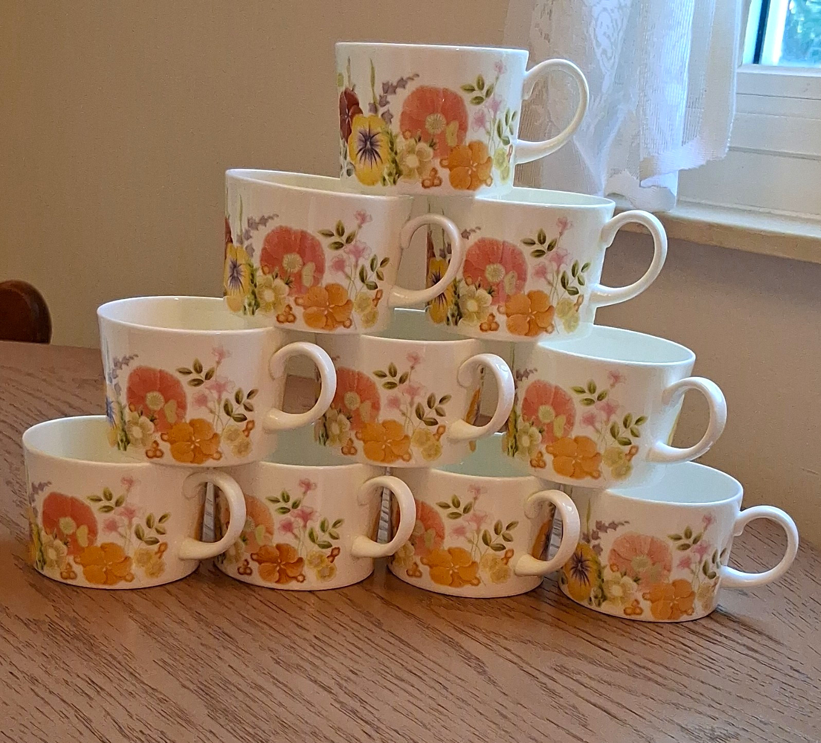 Wedgewood Pretty Summer Bouquet Flat Tea Cups. Mint Condition. Set of 10
