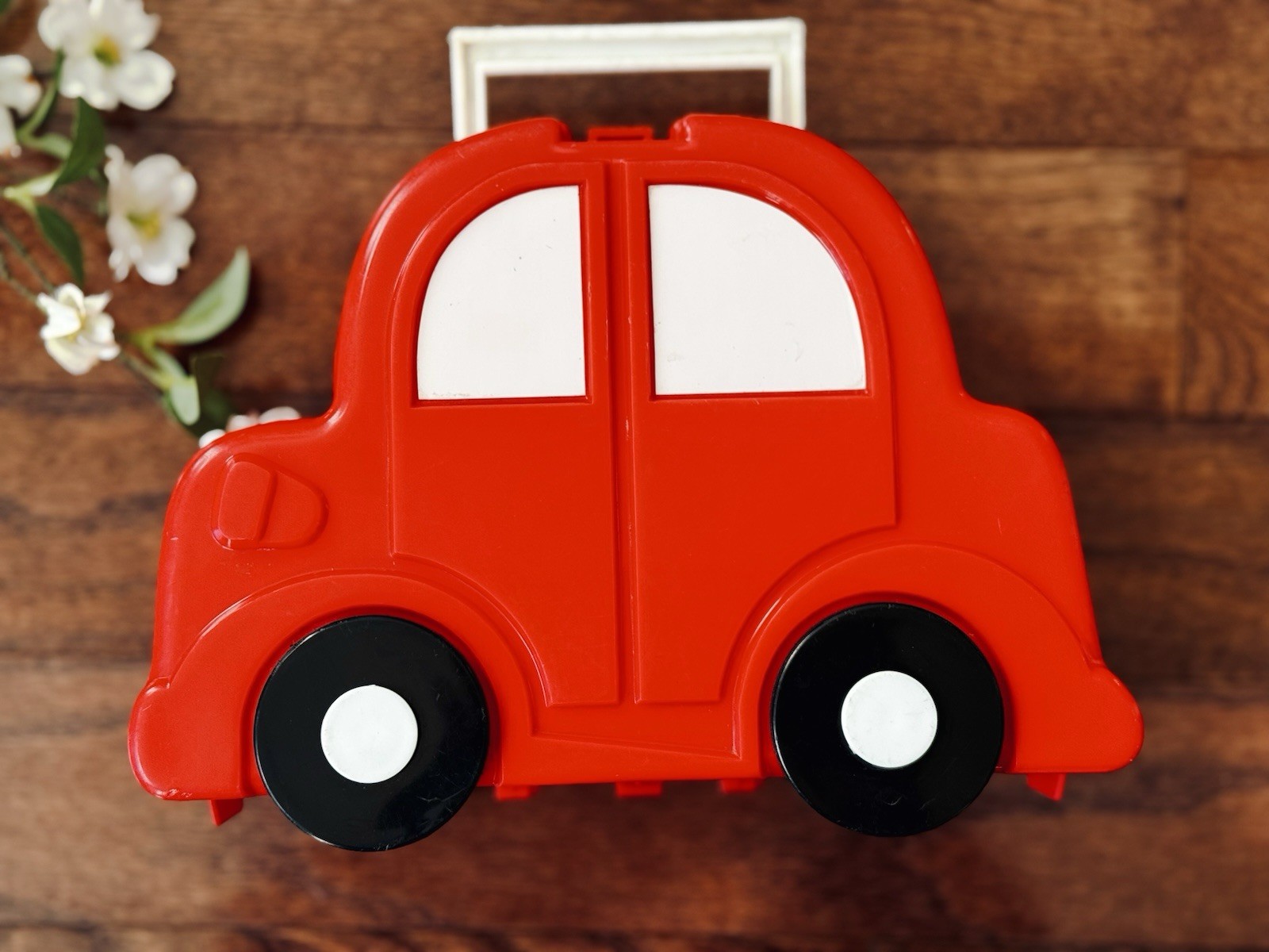 Vintage ~ 1990's Red VW BEETLE Bug Car 🚗 LUNCHBOX with working Wheels Rare Find