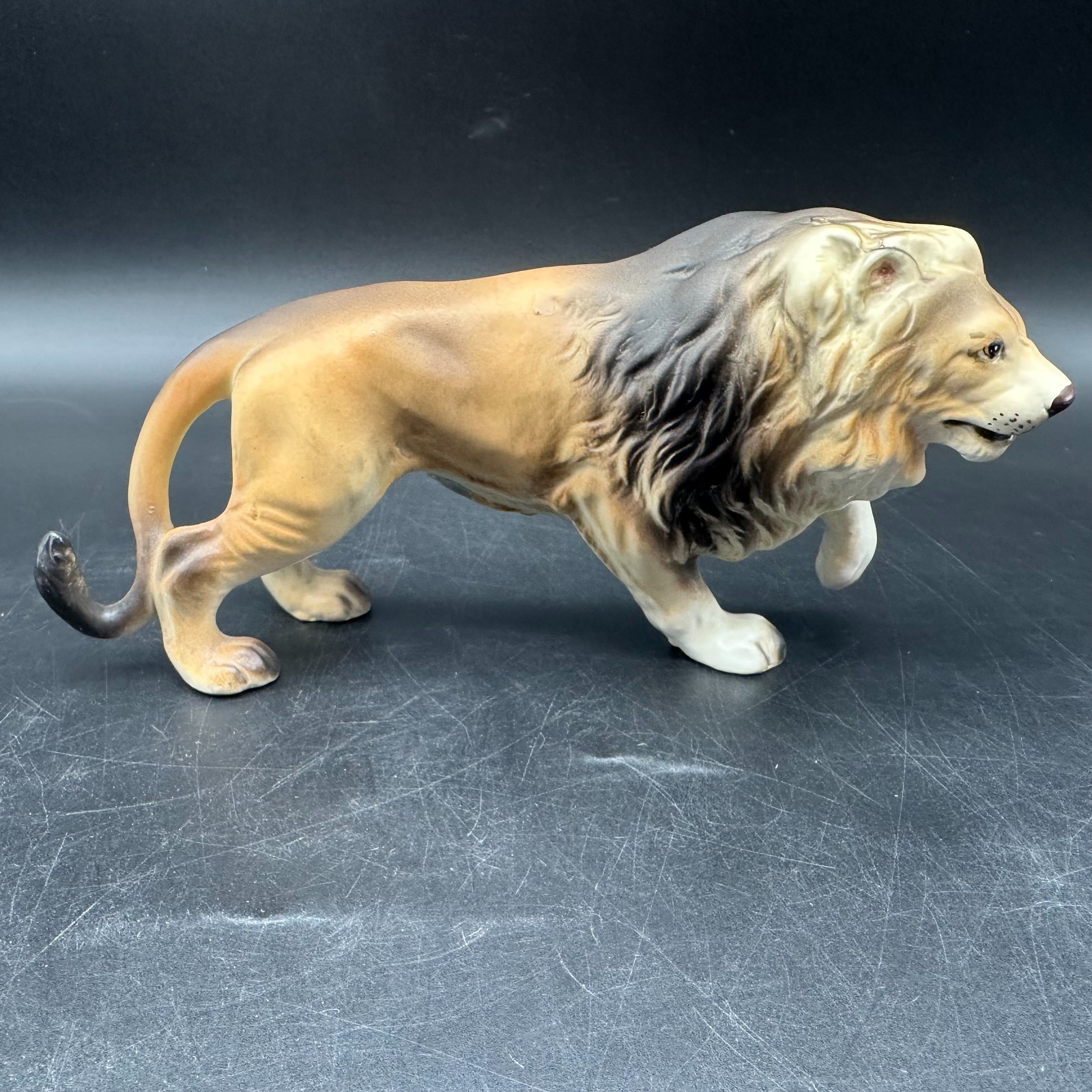 VINTAGE PORCELAIN LION FIGURINE M3912 7