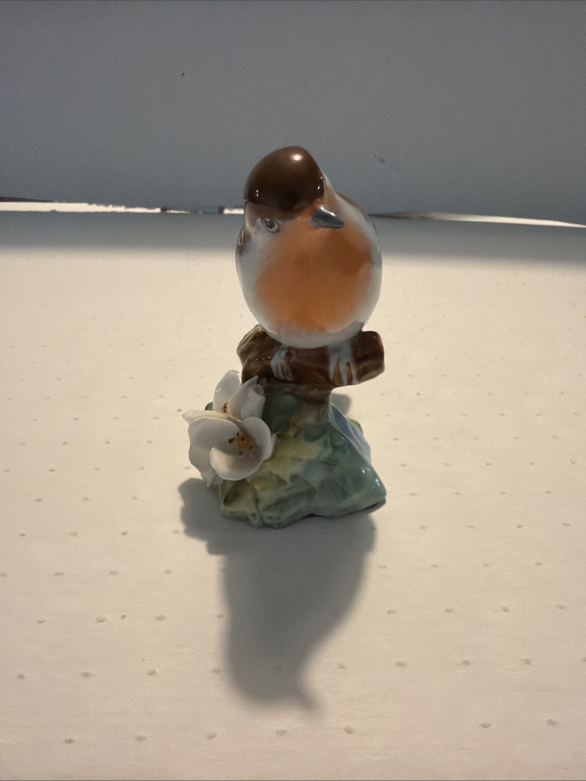VTG Porcelain Robin Bird Figurine on Floral Base Decorative Base