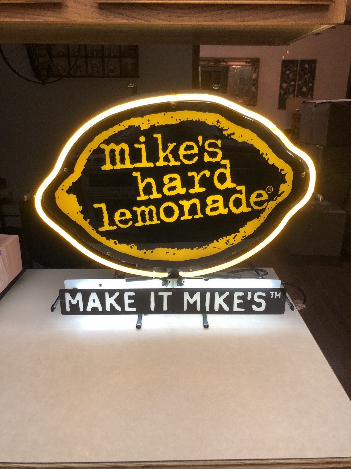 MIKE’S HARD LEMONADE LIGHT UP Neon Bar SIGN BRIGHT Man Cave 23x20 Vintage MIKE’S HARD LEMONADE LIGHT UP Neon Bar SIGN BRIGHT Man Cave 23x20 Vintage