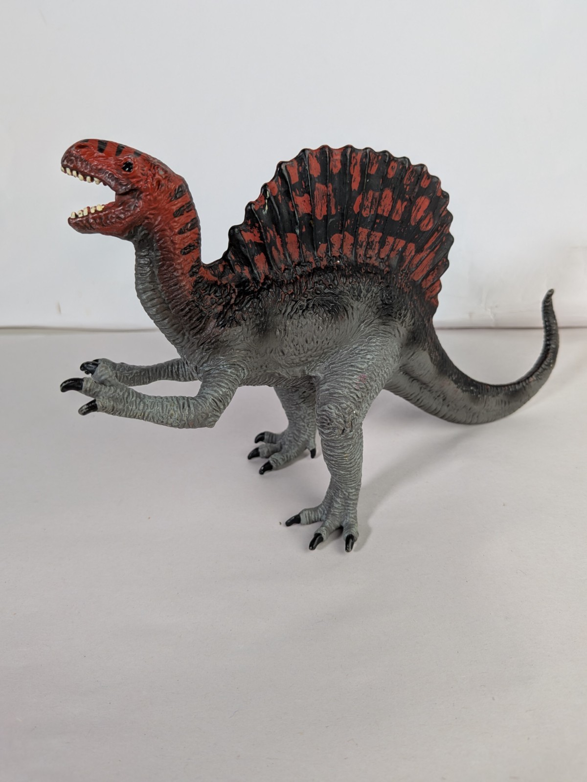 Vintage 1992 Safari Limited Carnegie Collection Spinosaur Dinosaur Figure Toy