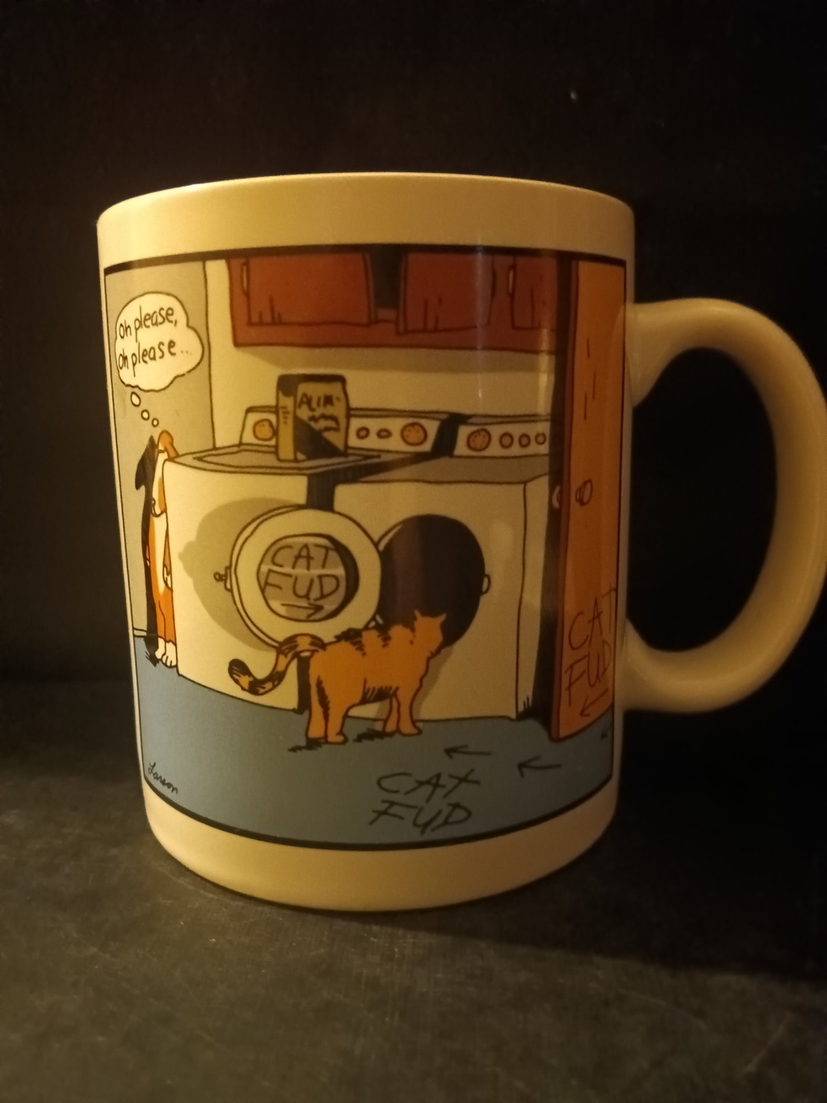 Vintage 1985, The Far Side (Dog Vs. Cat) Coffee Cup Vintage 1985, The Far Side (Dog Vs. Cat) Coffee Cup