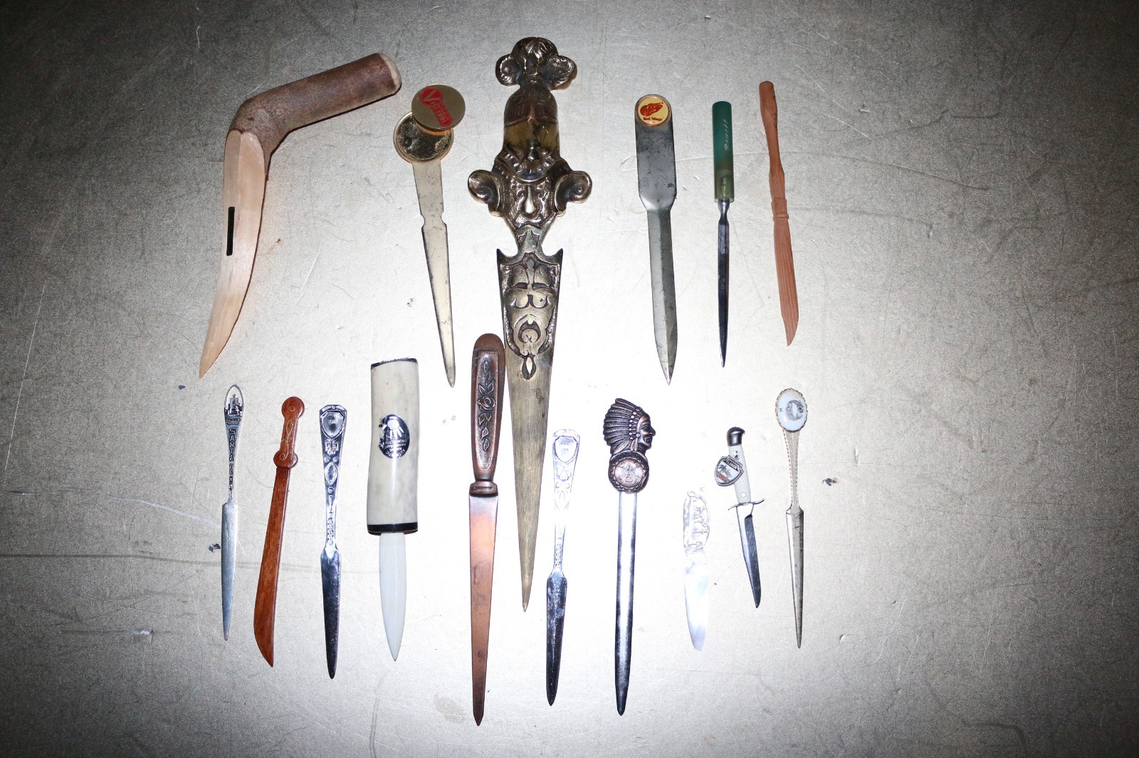 vintage lot of (476) letter openers from a large collection