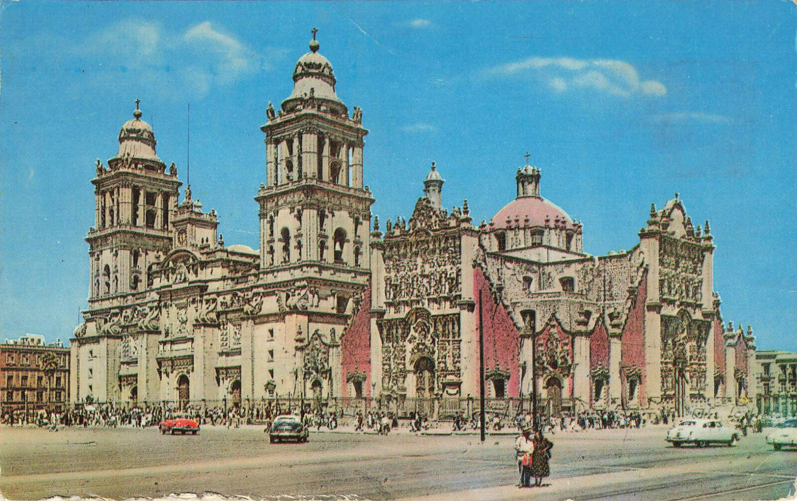 THE CATHOLIC CHURCH CATHEDRAL AND STREET SCENE POSTCARD MEXICO CITY 1955