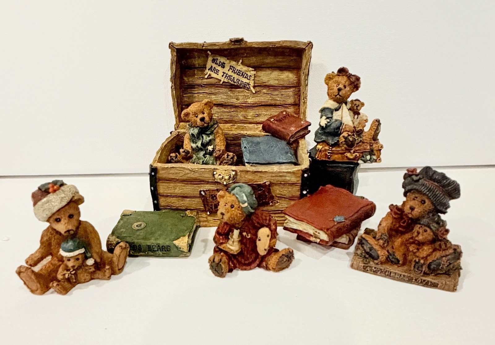 Boyds Bears Bailey\'s Ol\' Trunk With A Mother\'s Love #02003-71 Complete w/ Box