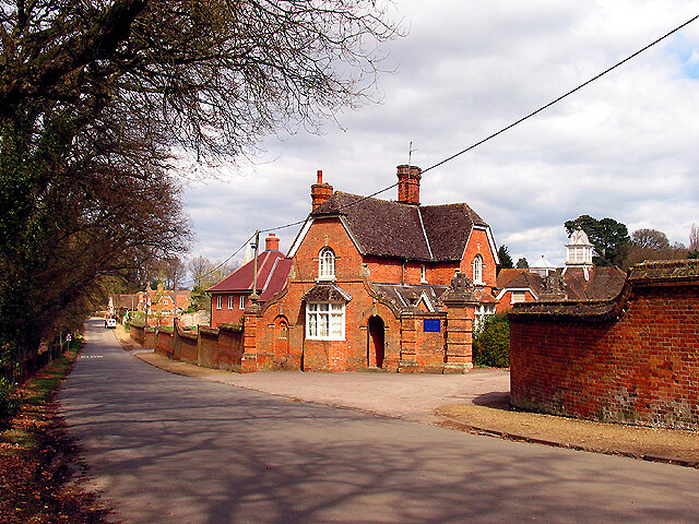 Photo 6x4 Elstree School: Upper Woolhampton The Elstree School is in the  c2005
