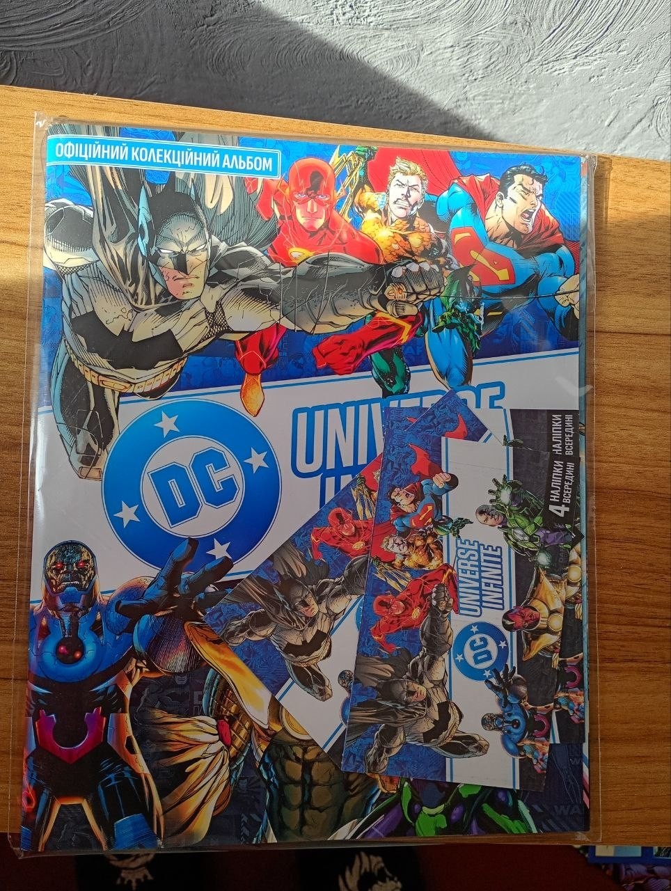 DC Universe Infinite Sticker Album + 3 Packs FACTORY SEALED