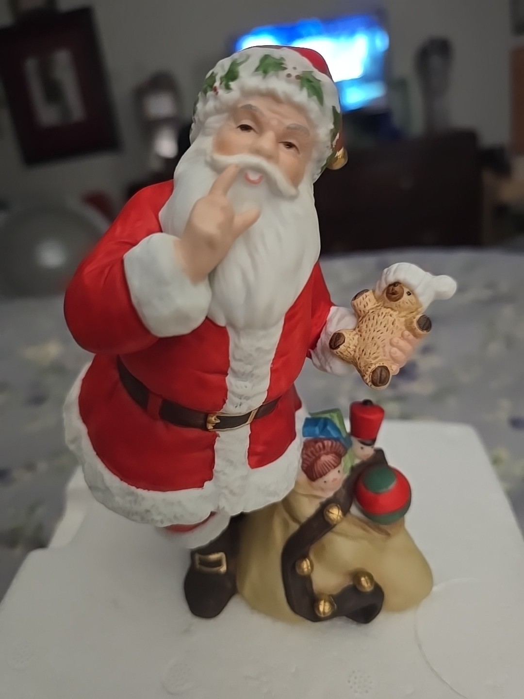 Avon 1993 Fine Collectibles Porcelain Santa Figurine Christmas Decor