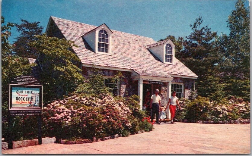 c1950s Lookout Mountain Chattanooga TN Postcard ROCK CITY GARDENS Gift Shop View