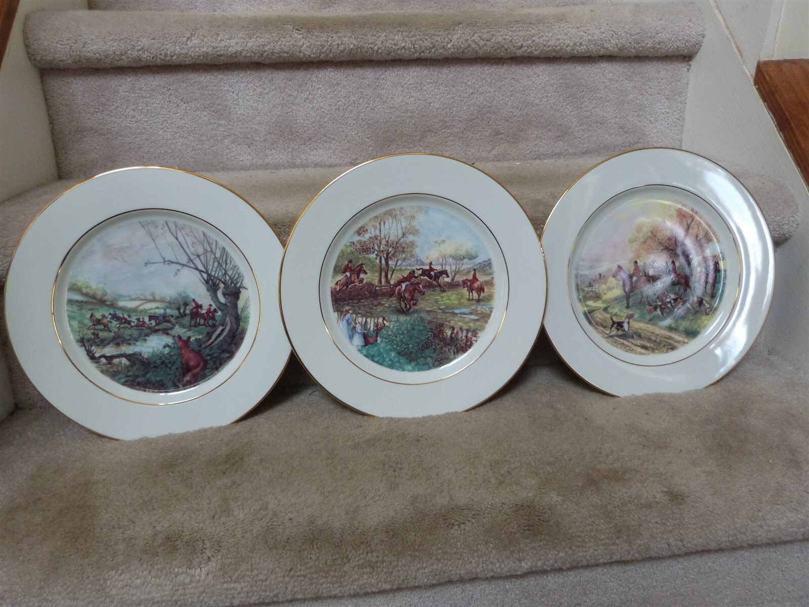 3 Porcelain DINNER PLATE J. F. Herring Fox Hunt Scene by THE HUNTSMAN Gold 10.5
