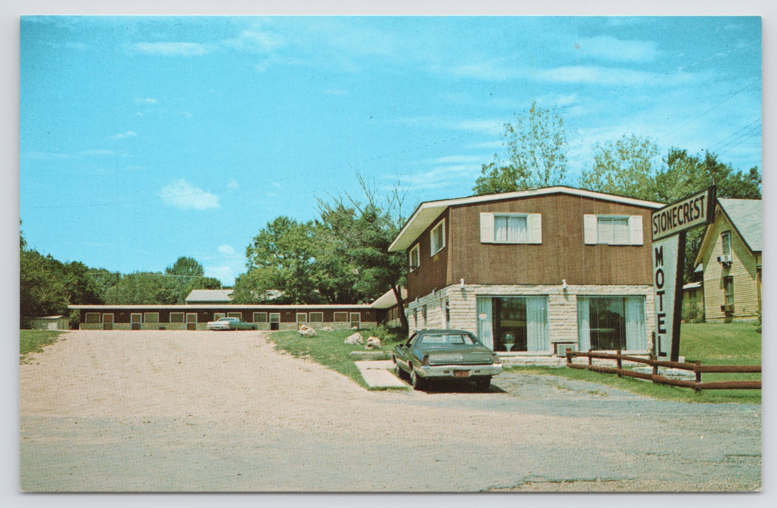Piedmont Missouri~Stone Crest Motel~Classic Car~Roadside~1960s Postcard