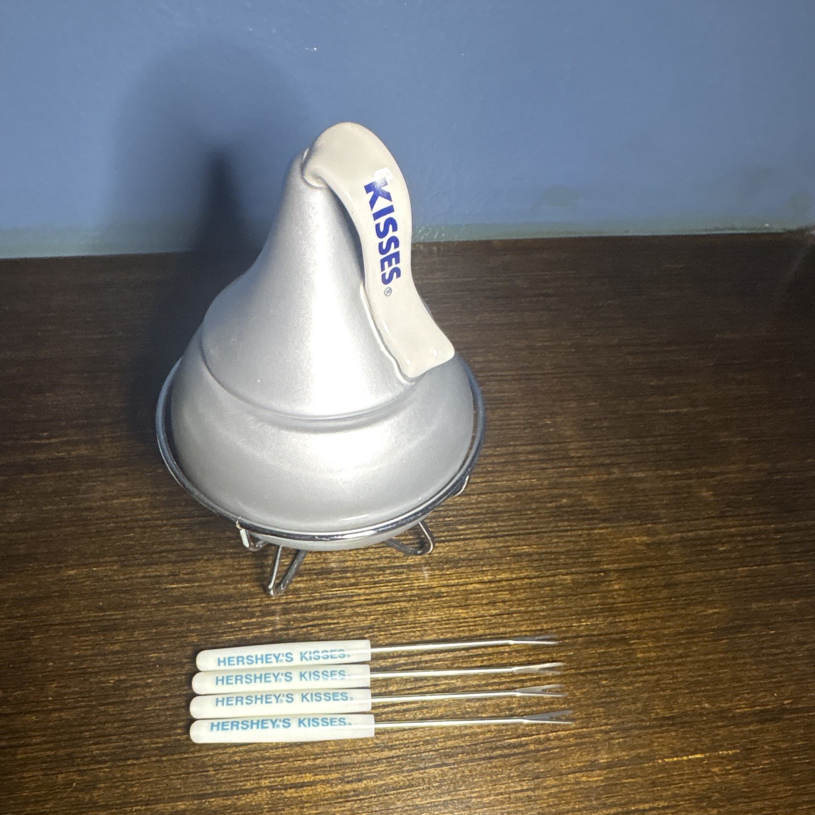  2004 1st Edition Hershey's Kisses Silver Ceramic Fondue Set Complete 4 Forks