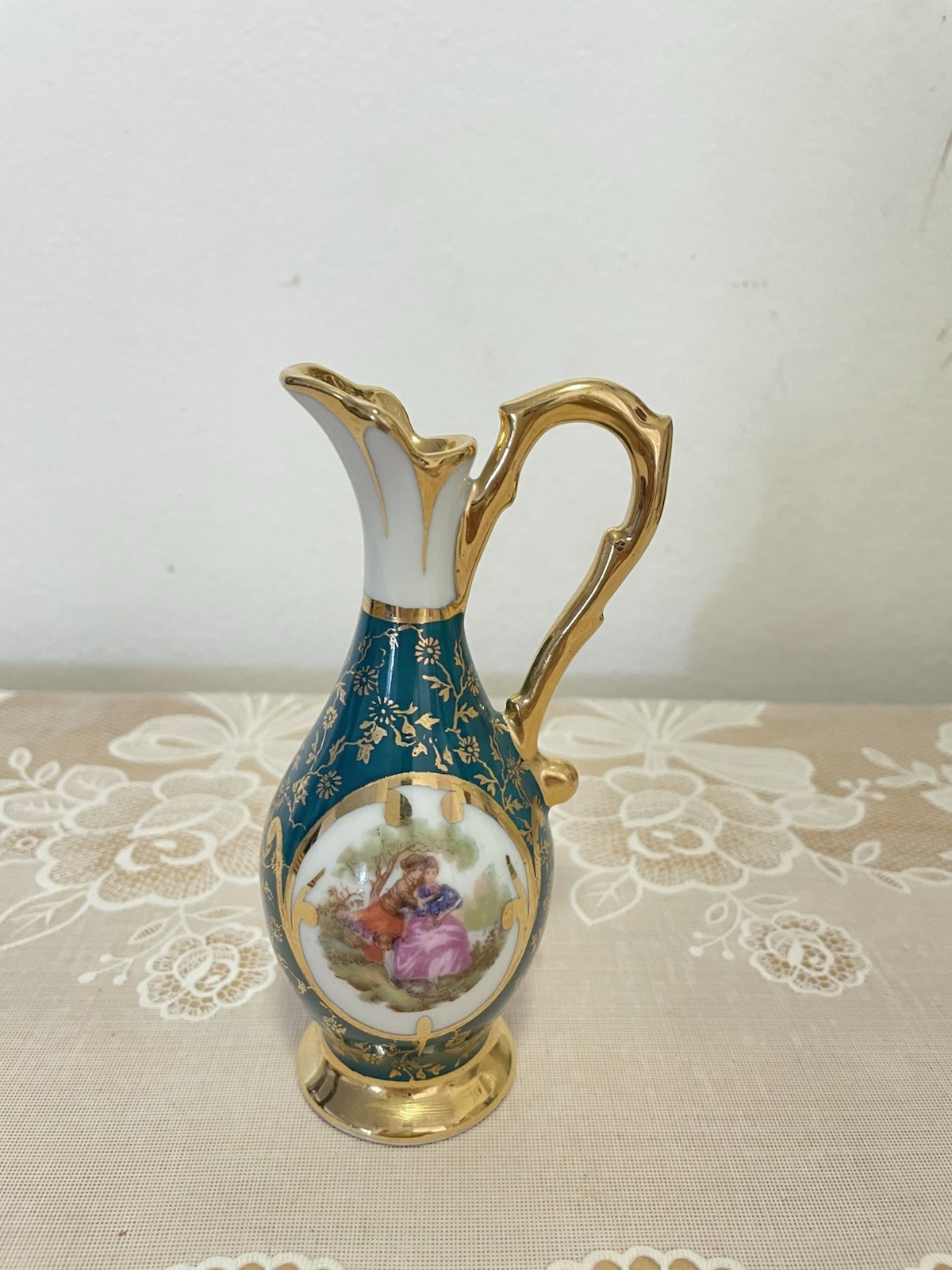 Veritable Porcelaine d'Art Limoges Blue Pitcher/Urn Fragonard Courting Couple