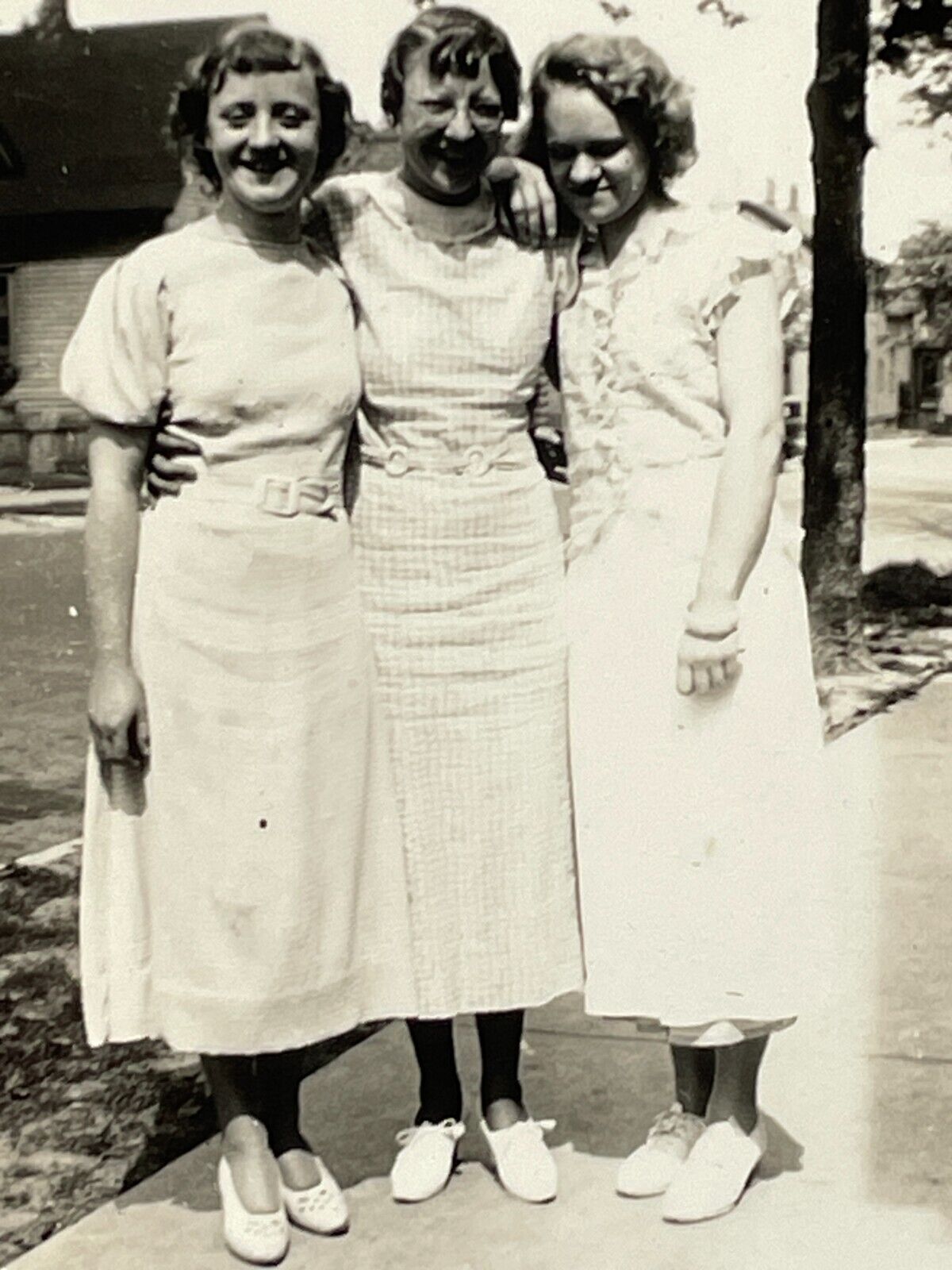 YD Photograph 1935 Group Three Women 3 Ladies Friends Photo 