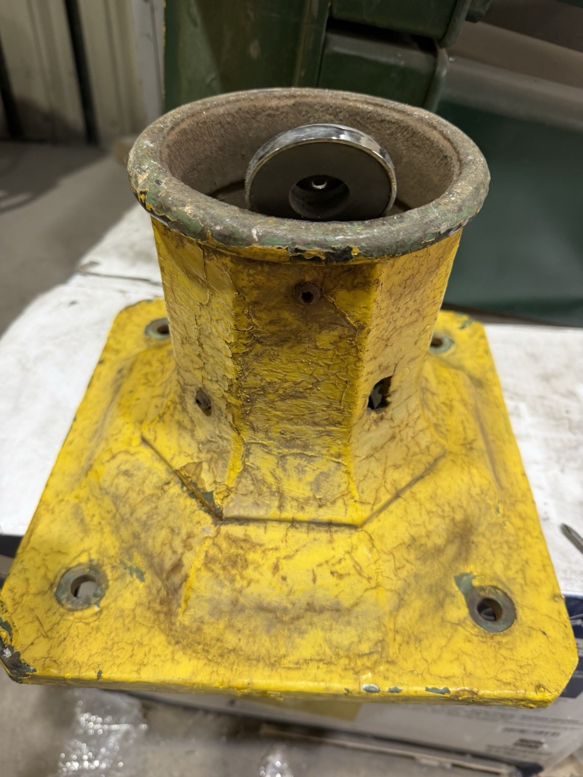 Crouse Hinds port hole 4 Way bottom post mount   cast iron 