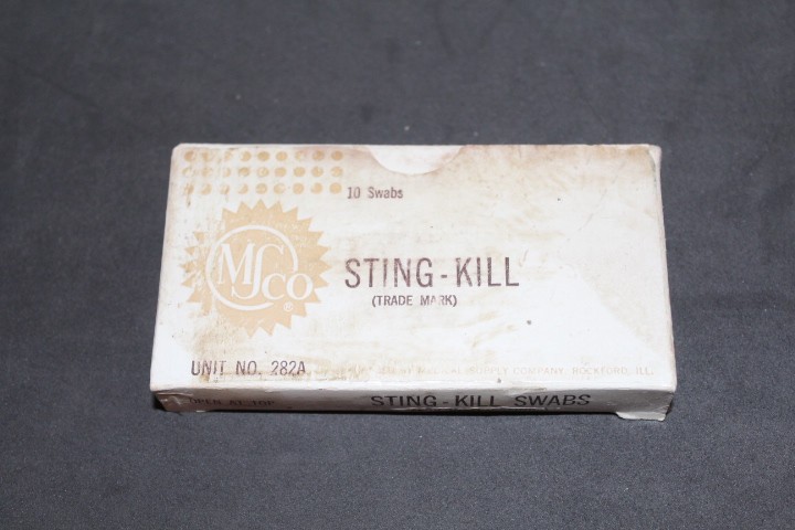 VINTAGE MSCO STING-KILL BOX WITH TEN (10) ORIGINAL SWABS FOR INSECT STINGS (581)