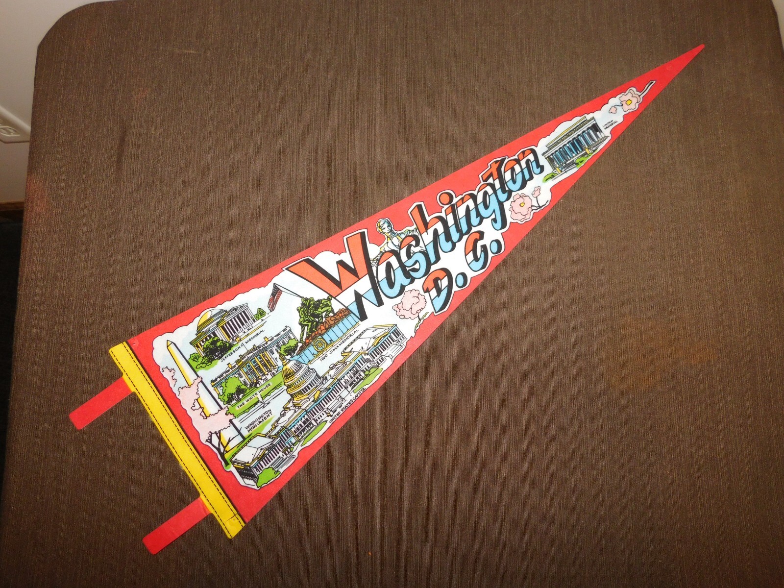 VINTAGE SOUVENIR PENNANT 25