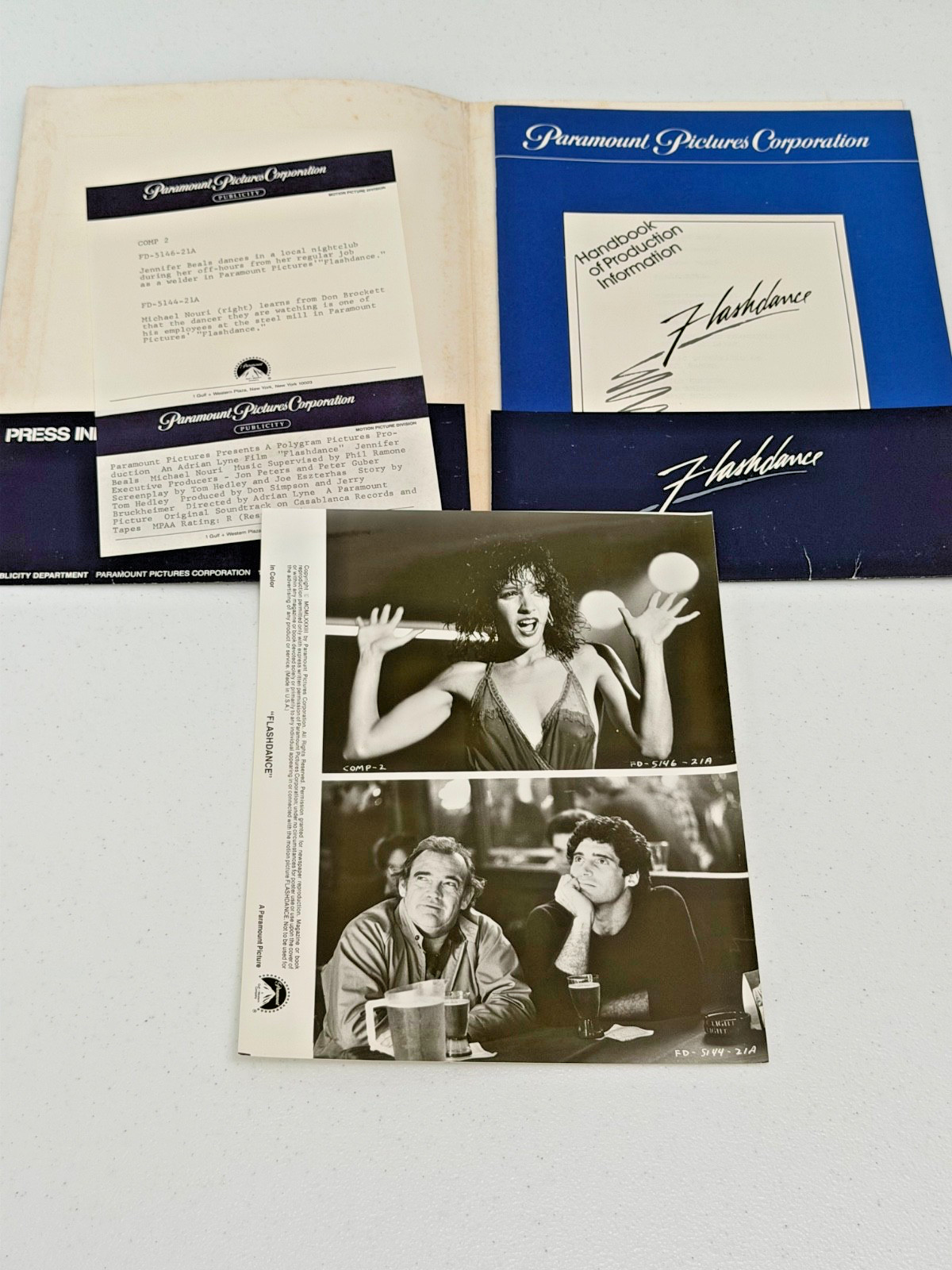 1984 PRESS PACK PHOTO JENNIFER BEALS STARING IN PARAMOUNT'S FLASHDANCE
