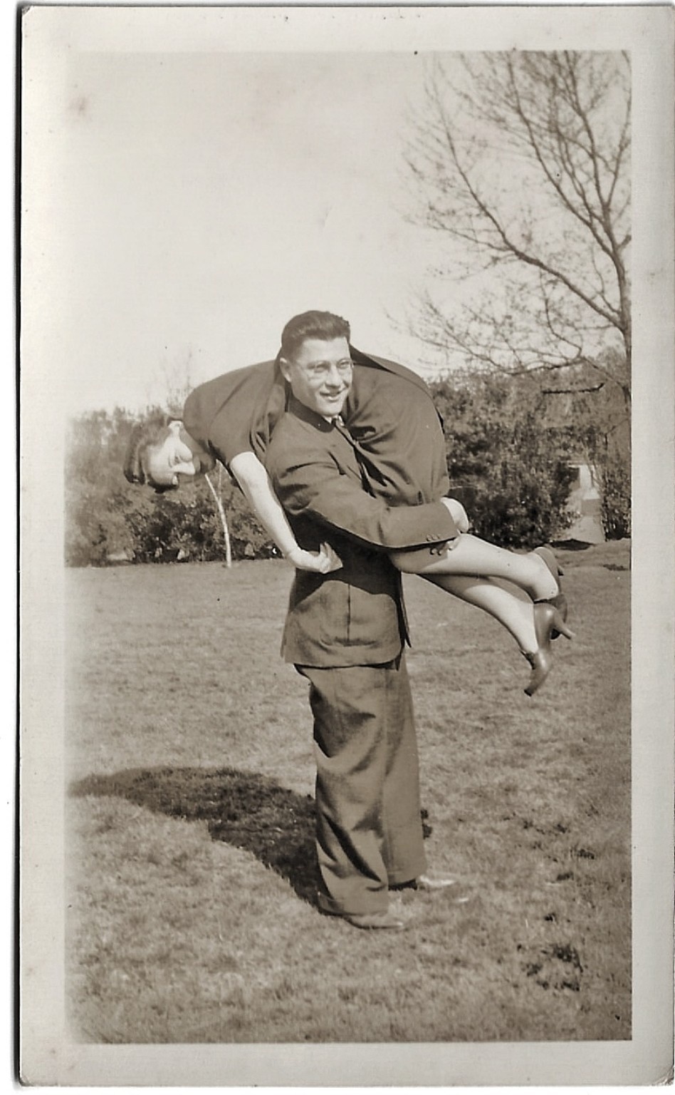 FUNLOVING COUPLE Vintage Old 1940s Funny Photo Man Throws Woman over Shoulder 😍