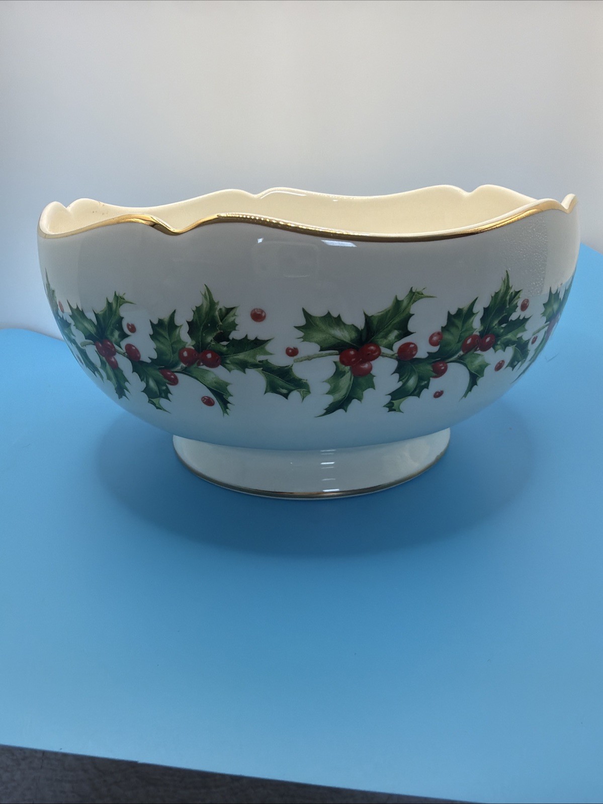 Lenox Teleflora 75th Anniversary Holly Bowl – Christmas Holly & Berry Gold Trim