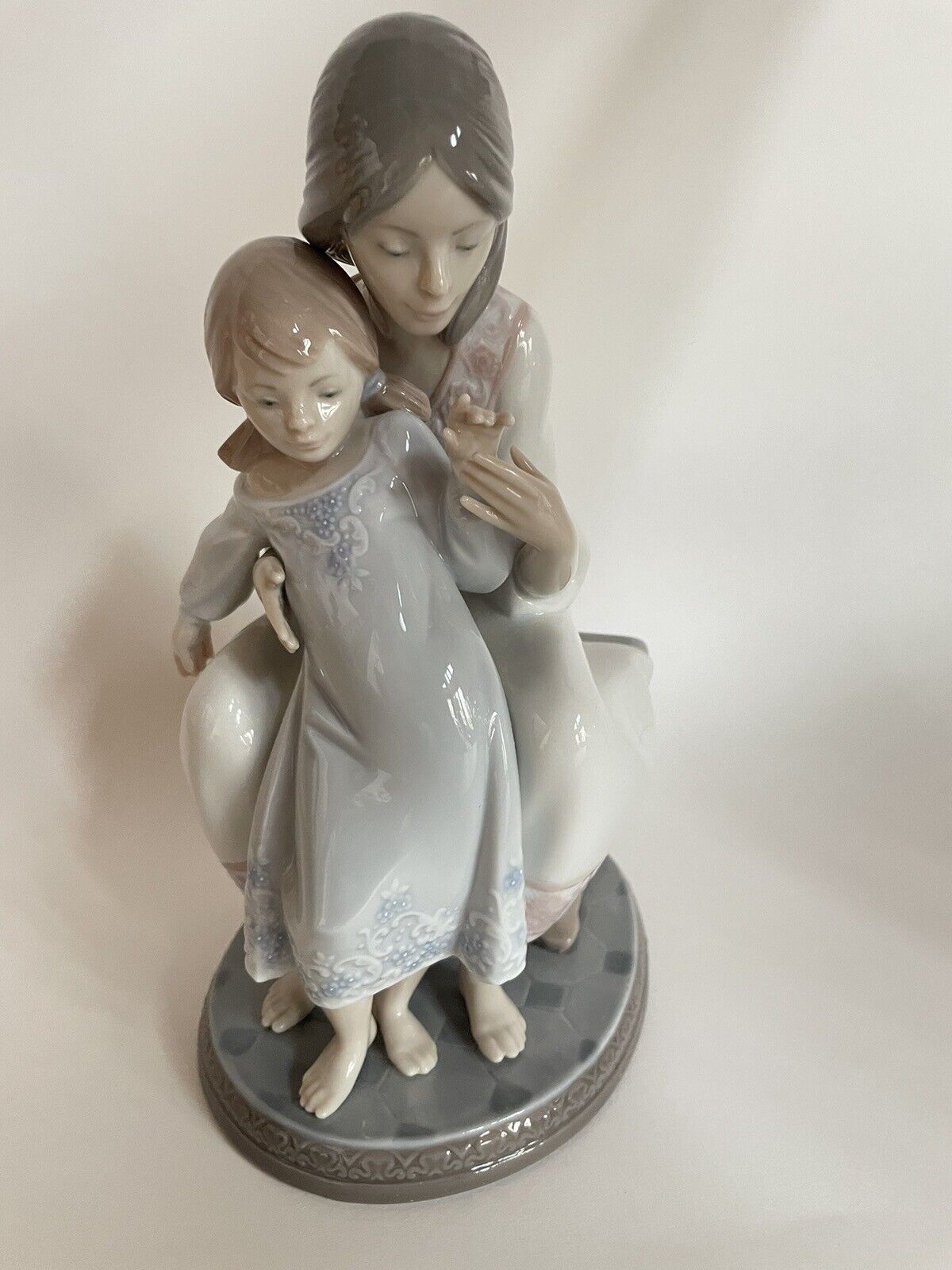 Lladro #1527 Tenderness Mother And Daughter
