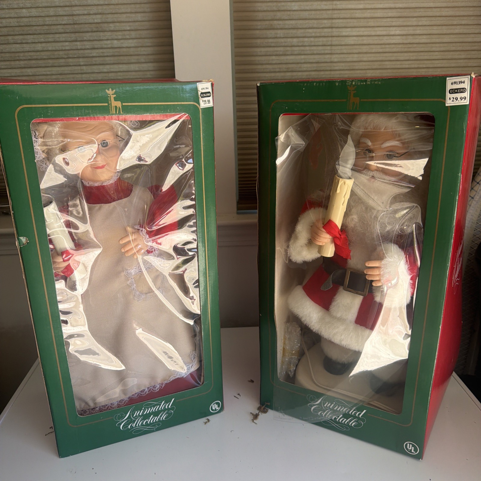 VINTAGE Santa & Mrs Claus Animated and Illuminated Display  Figure 24\